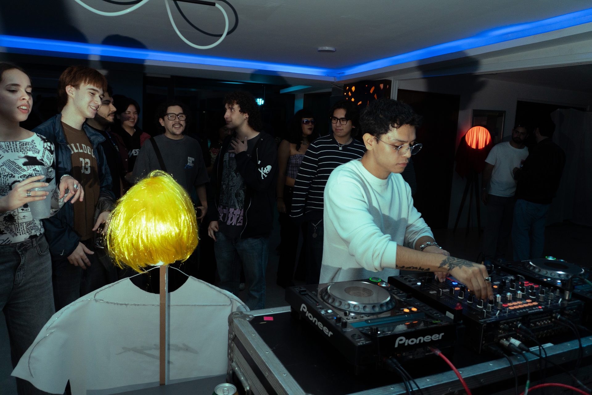DJ y público en DIAMA Penthouse